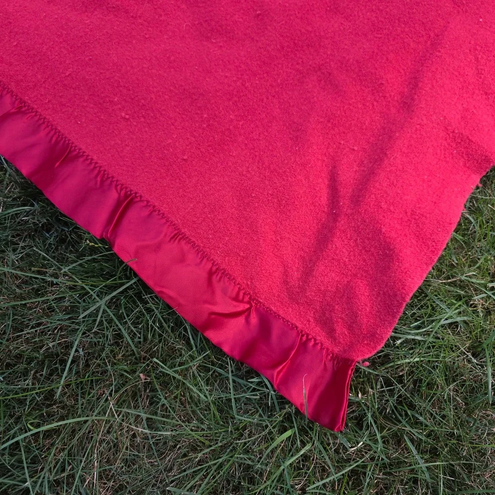 Faribo Woolen Mill Co Red Pure Wool Blanket Satin Ruffle Trim Made in USA 84x80